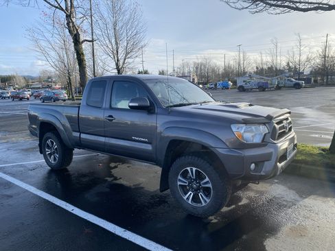 Used 2015 Toyota Tacoma TRD Pro image 1