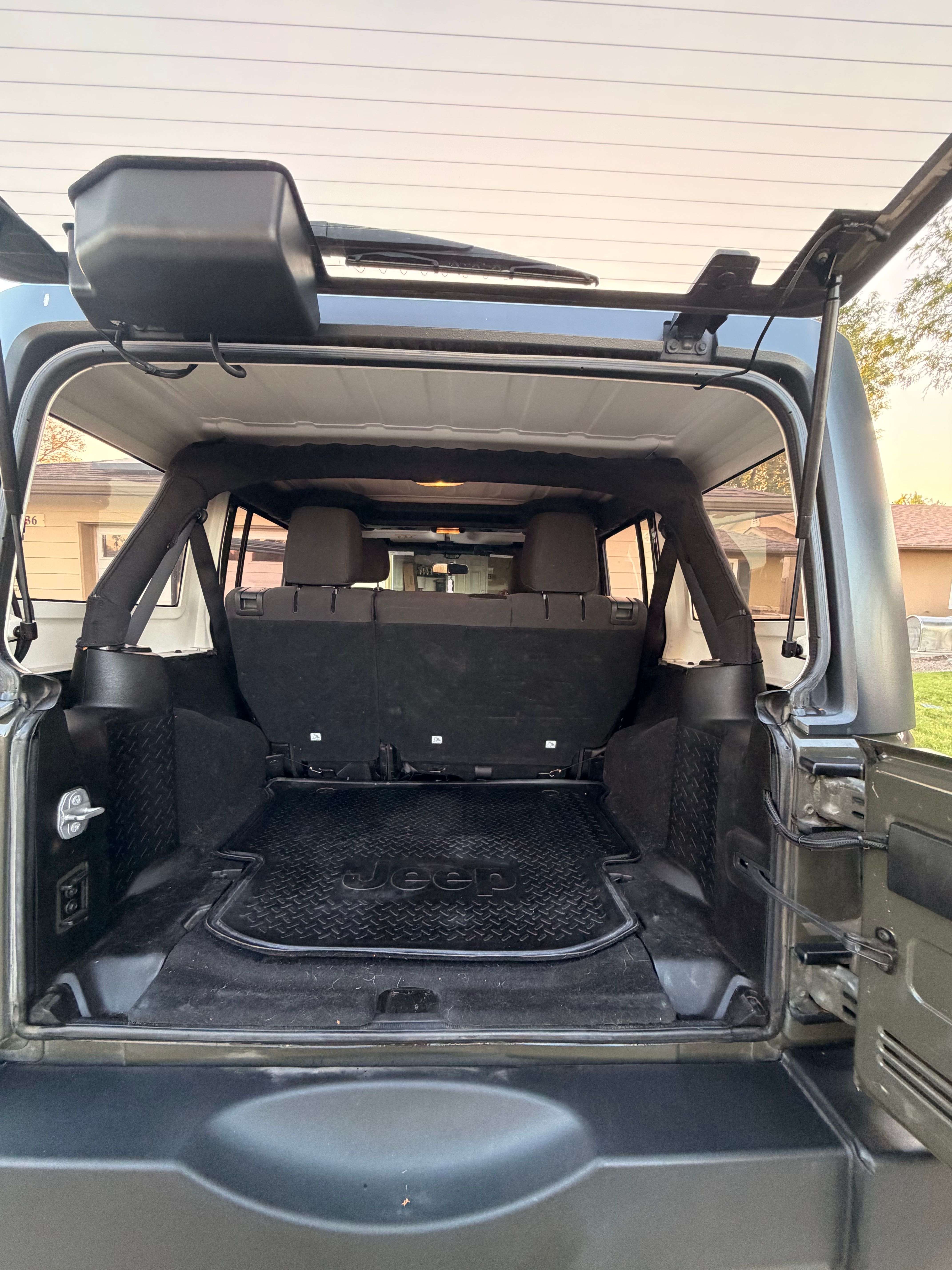 Used 2015 Jeep Wrangler Unlimited Sport w/ Connectivity Group AWD/4WD image 9