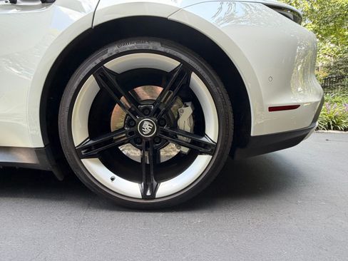 Used 2020 Porsche Taycan AWD/4WD image 18