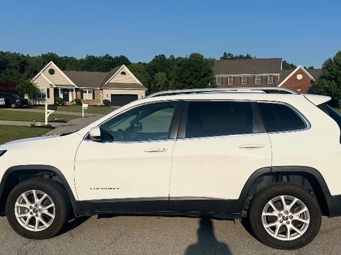 Used 2017 Jeep Cherokee Latitude w/ Comfort/Convenience Group AWD/4WD image 2