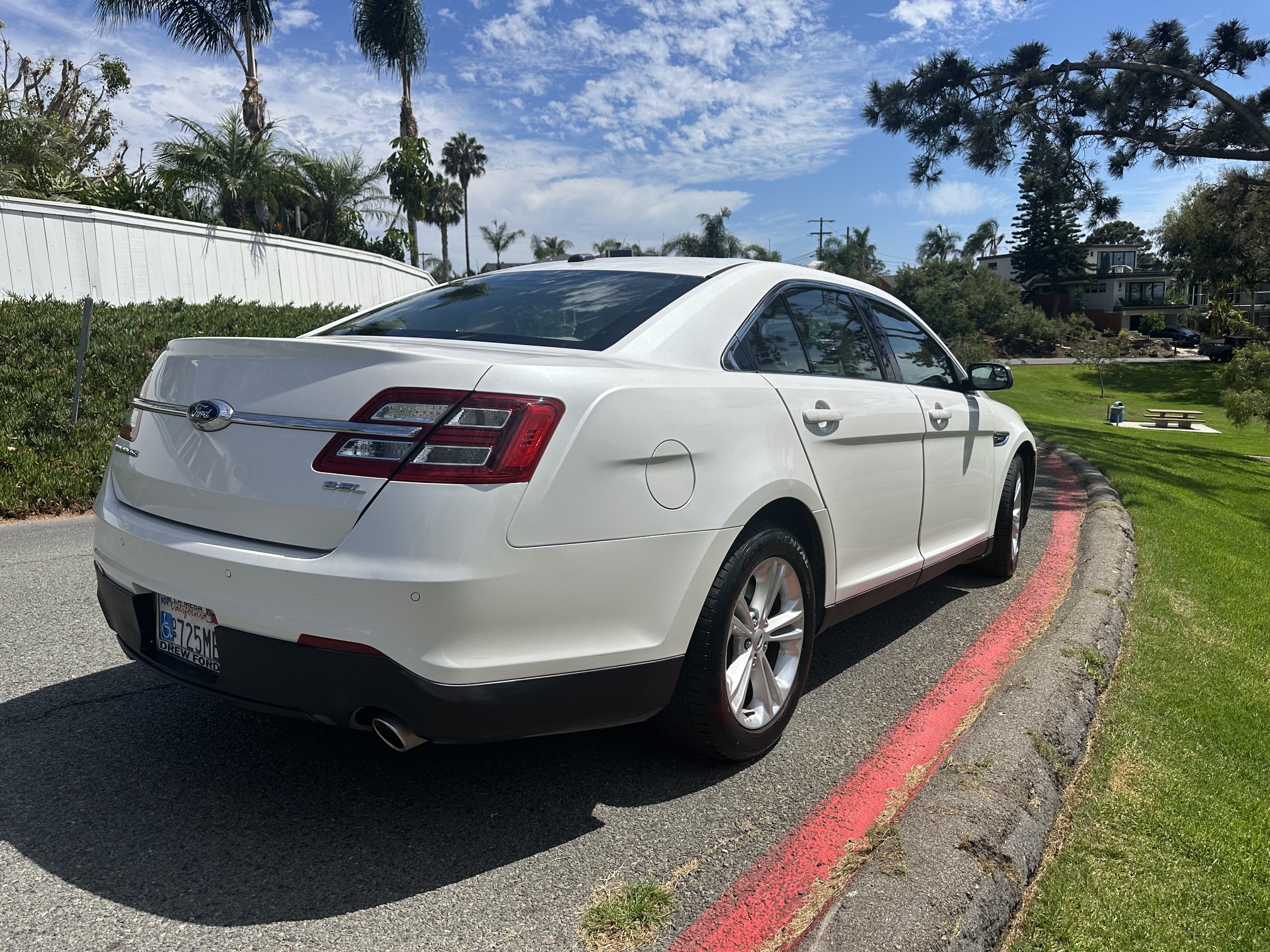 Used 2014 Ford Taurus SEL w/ Equipment Group 201A FWD image 6