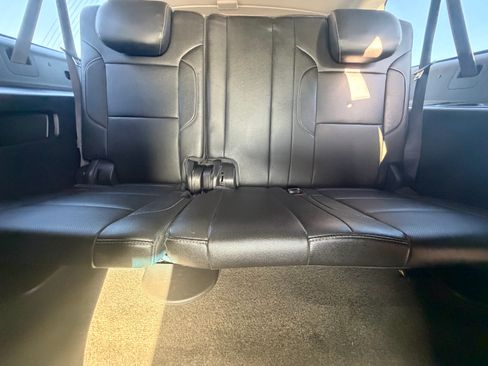 Used 2016 Chevrolet Suburban LTZ RWD image 20