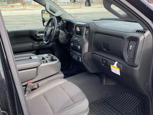 Used 2024 Chevrolet Silverado 2500 Custom w/ Custom Value Package image 10