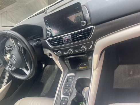 Used 2021 Honda Accord Touring image 12