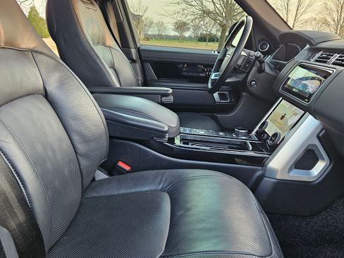 Used 2020 Land Rover Range Rover HSE image 9