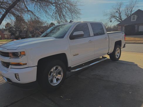 Used 2018 Chevrolet Silverado 1500 LT w/ Texas Edition image 24