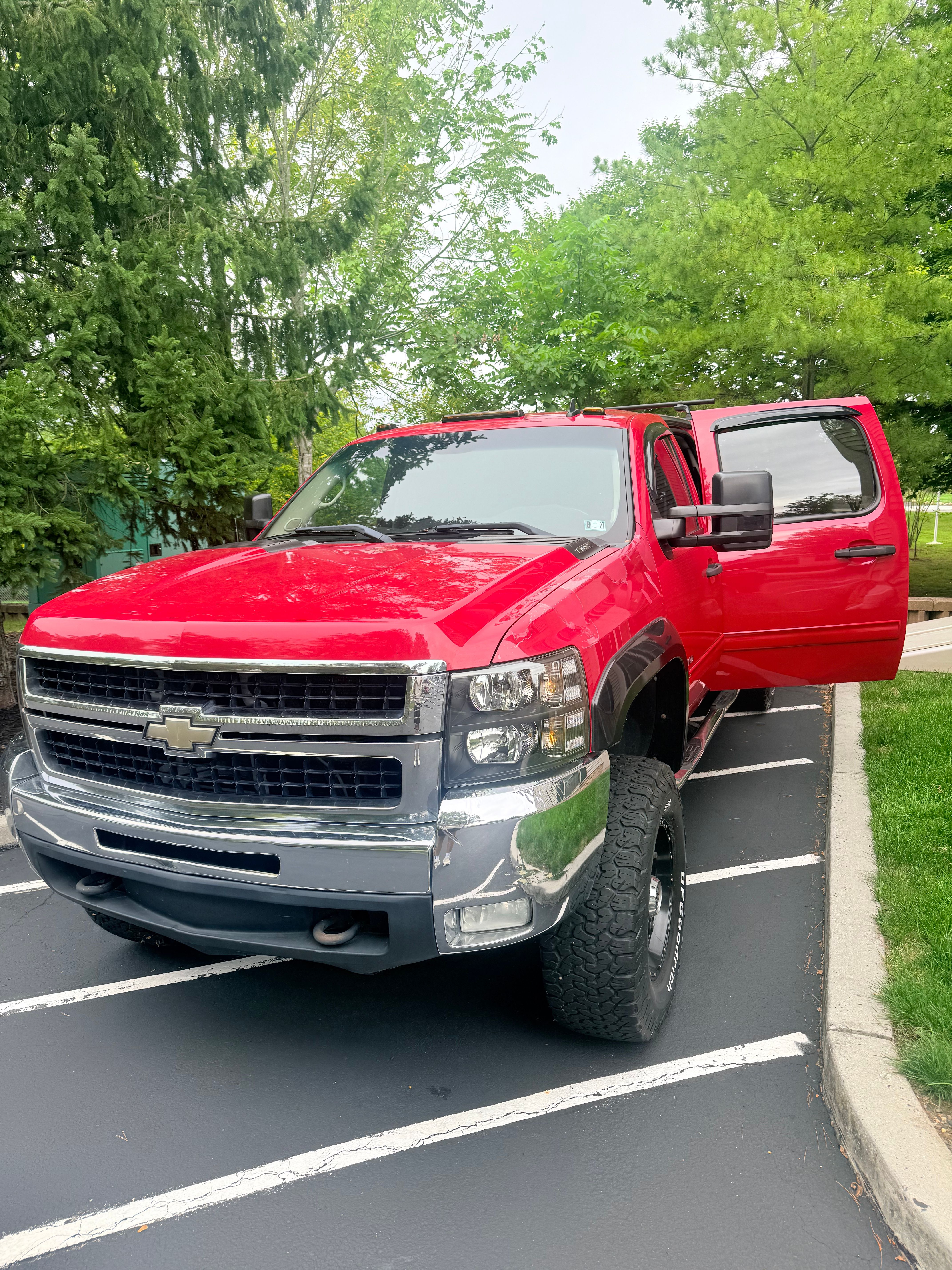 Used 2010 Chevrolet Silverado 2500 LT w/ Interior Plus Package AWD/4WD image 1