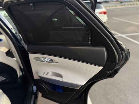 Used 2022 Genesis GV70 2.5T w/ Advanced Package image 14