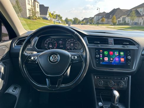 Used 2018 Volkswagen Tiguan SEL Premium image 10