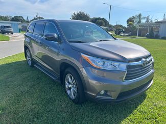Used 2014 Toyota Highlander Plus FWD video 1