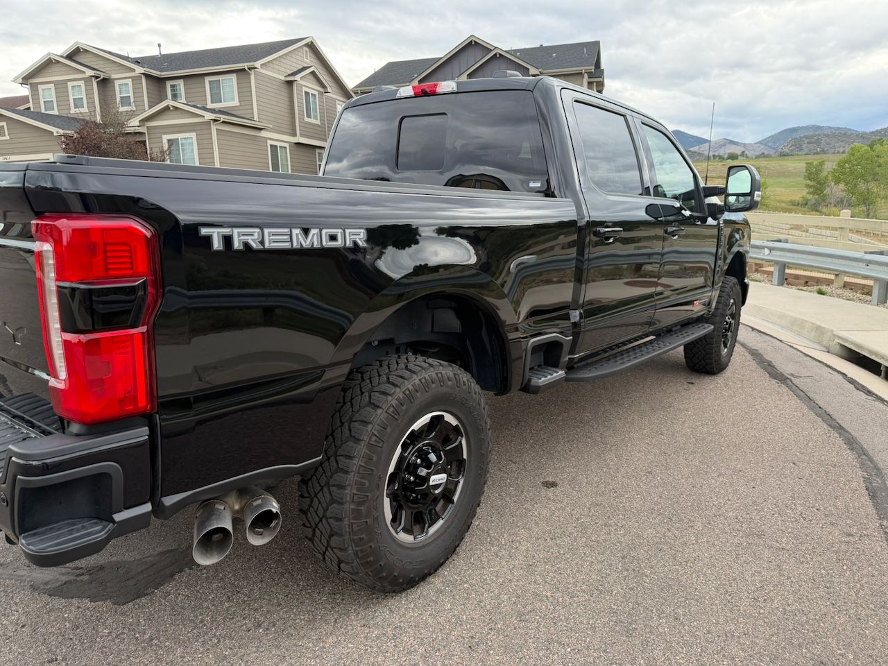 Used 2025 Ford F350 Lariat w/ Lariat Ultimate Package AWD/4WD image 2