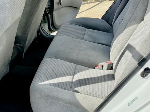 Used 2005 Toyota Corolla CE image 8