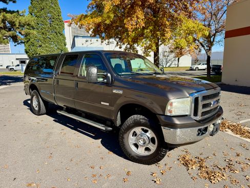 Used 2006 Ford F250 Lariat image 2
