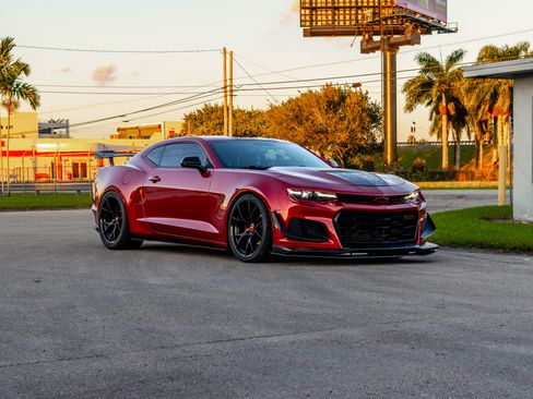 Used 2019 Chevrolet Camaro SS image 1