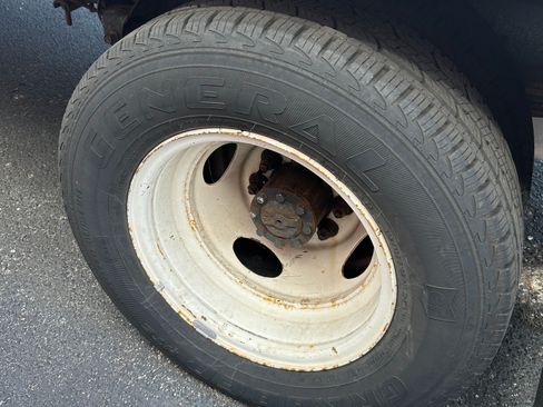 Used 2016 Ford E-350 and Econoline 350 Super Duty w/ Power Windows & Locks Group RWD image 20