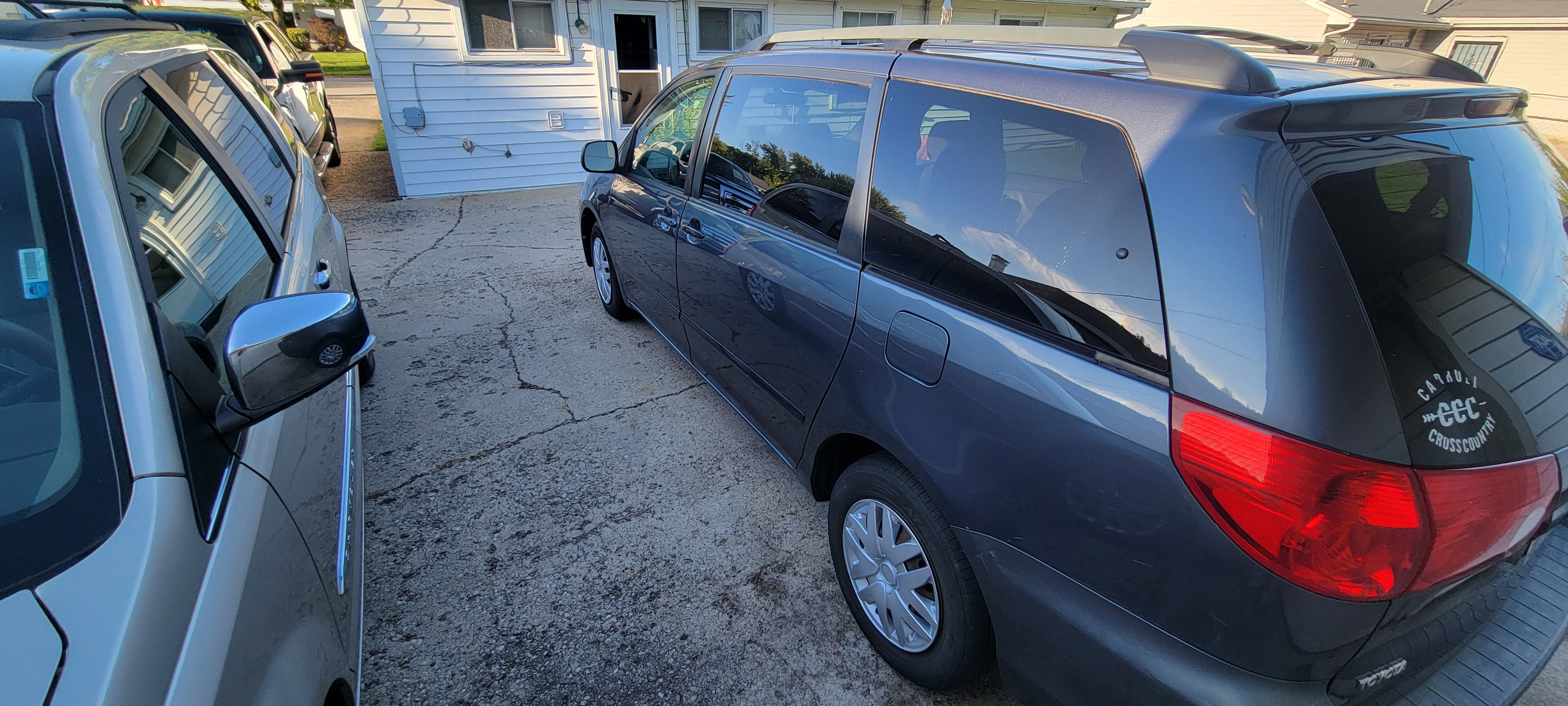 Used 2006 Toyota Sienna LE w/ LE Pkg 2 FWD image 2