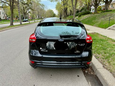Used 2016 Ford Focus SE w/ SE Sport Package FWD image 5