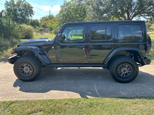 Used 2021 Jeep Wrangler Unlimited Rubicon w/ Dual Top Group AWD/4WD image 6