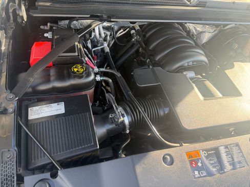 Used 2016 Chevrolet Suburban LTZ RWD image 4