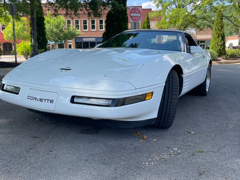 Used 1994 Chevrolet Corvette Convertible RWD image 9