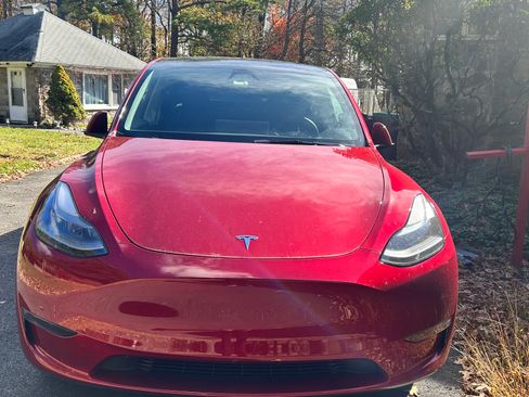Used 2024 Tesla Model Y Long Range image 1