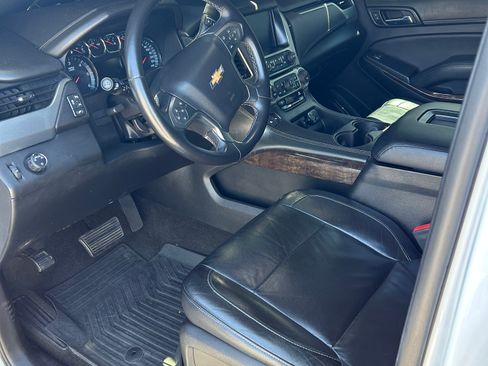 Used 2018 Chevrolet Suburban LT RWD image 11