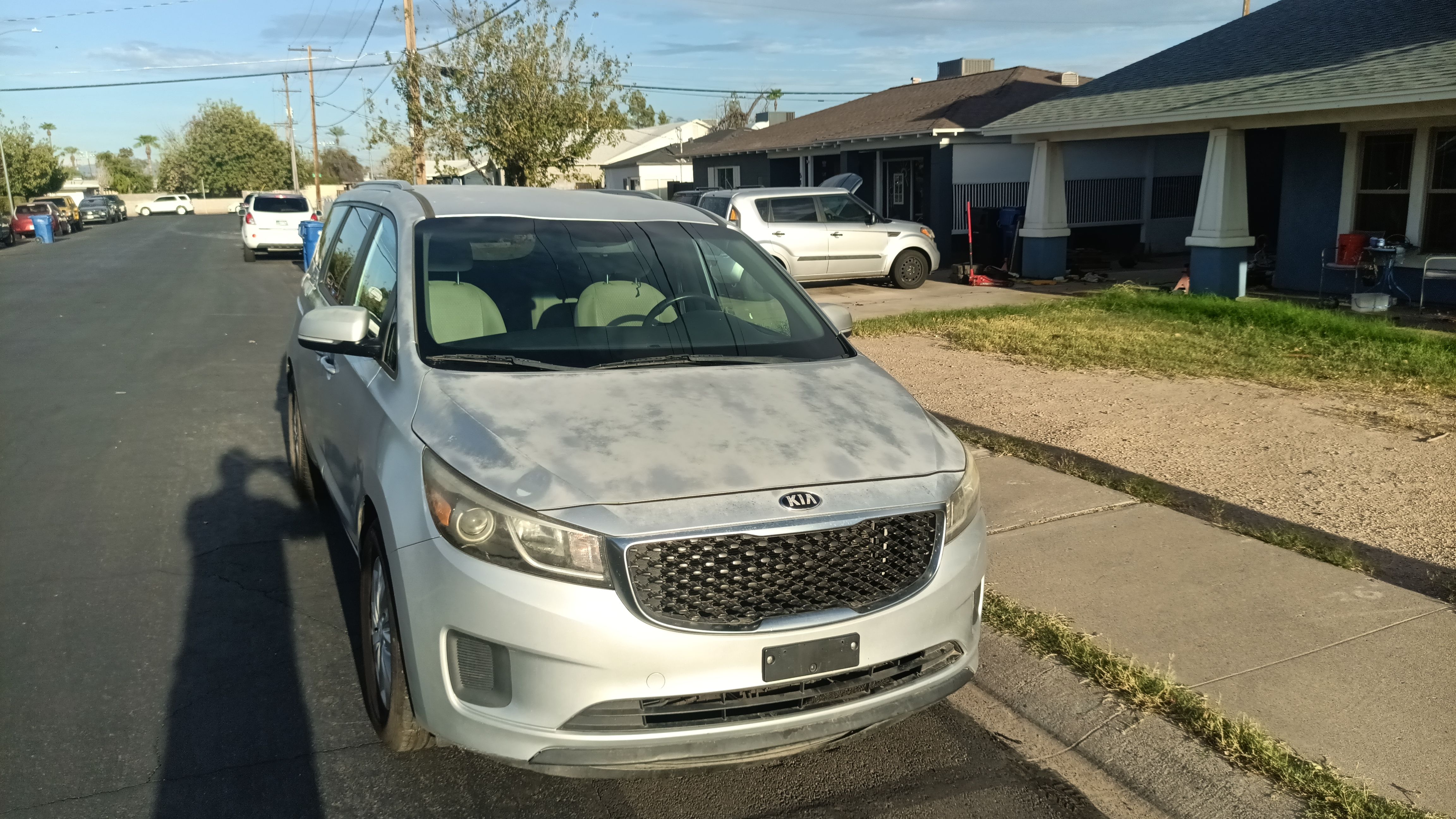 Used 2016 Kia Sedona LX w/ LX Convenience Package FWD image 2