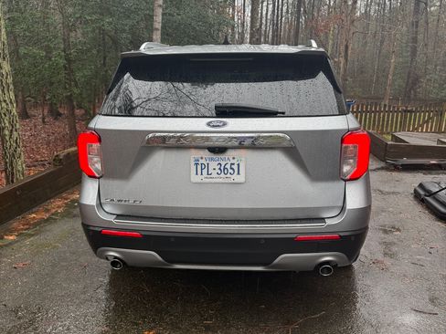 Used 2021 Ford Explorer Limited w/ Equipment Group 301A image 4