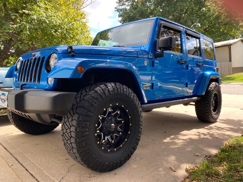 Used 2014 Jeep Wrangler Unlimited Sahara image 2