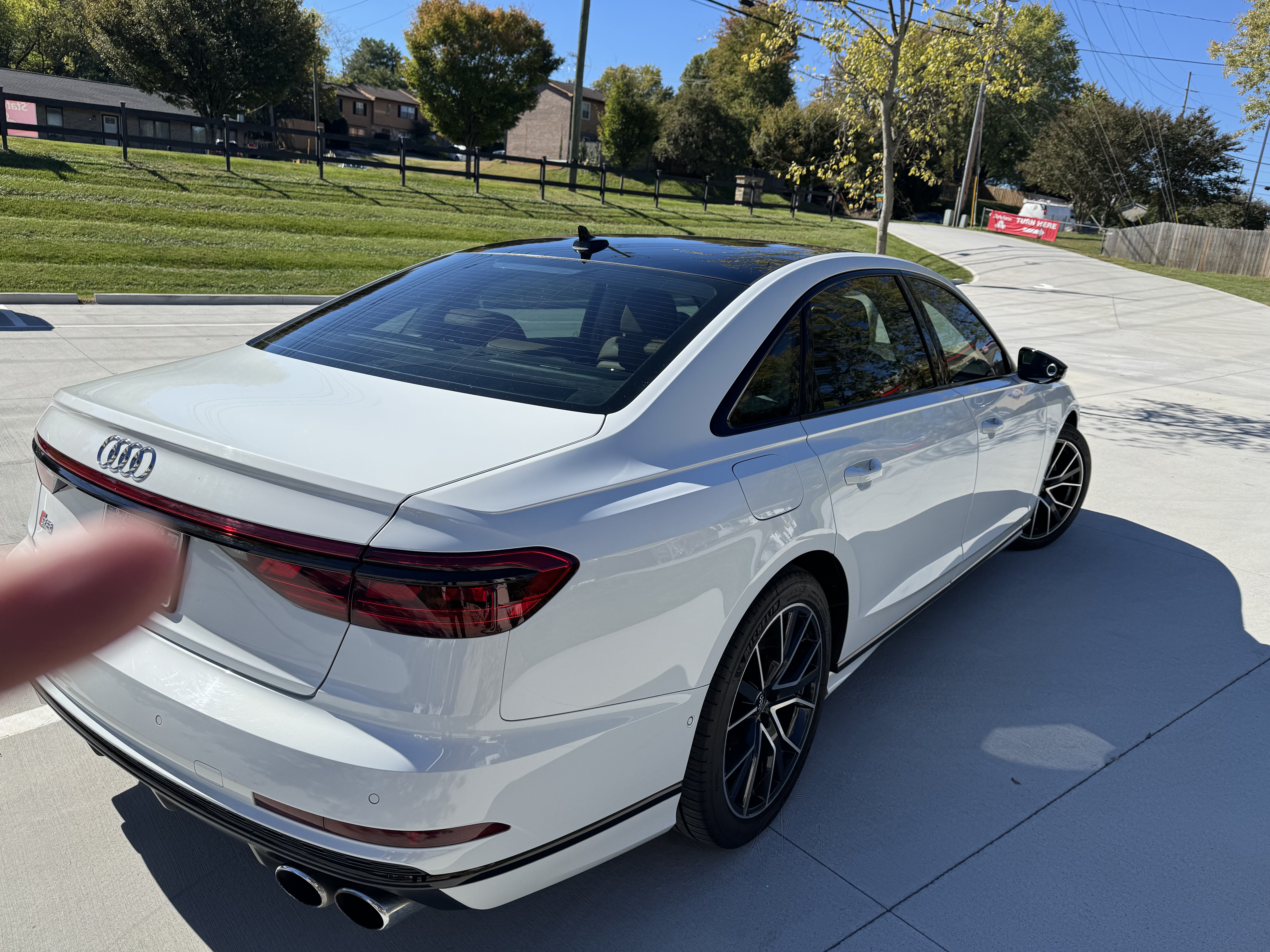 Used 2020 Audi S8 L w/ S8 Executive Package AWD/4WD image 2