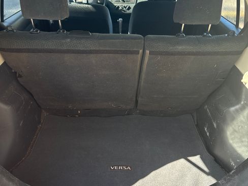 Used 2011 Nissan Versa 1.8 S image 10