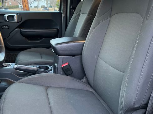 Used 2019 Jeep Wrangler Sport image 9