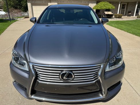 Used 2013 Lexus LS 460 AWD w/ Comfort Pkg image 2