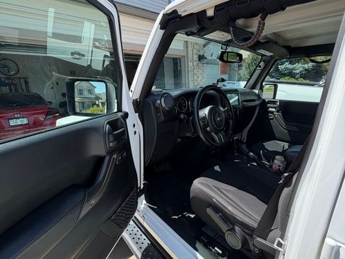 Used 2018 Jeep Wrangler Unlimited Sport AWD/4WD image 9