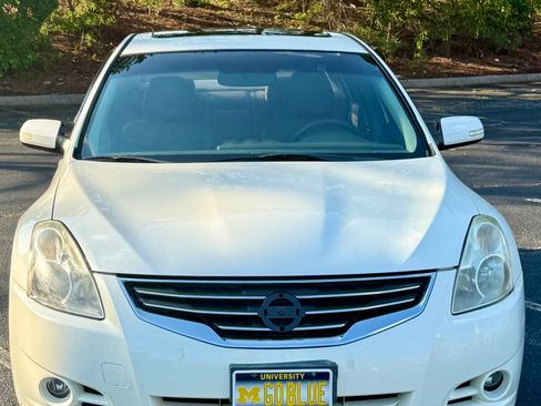 Used 2010 Nissan Altima 3.5 SR w/ Premium Pkg FWD image 12