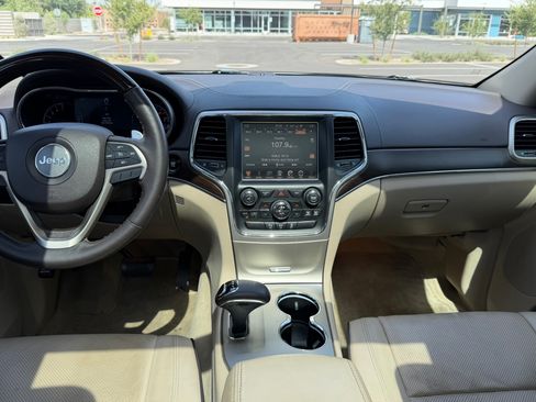Used 2015 Jeep Grand Cherokee Overland w/ Trailer Tow Group IV RWD image 9