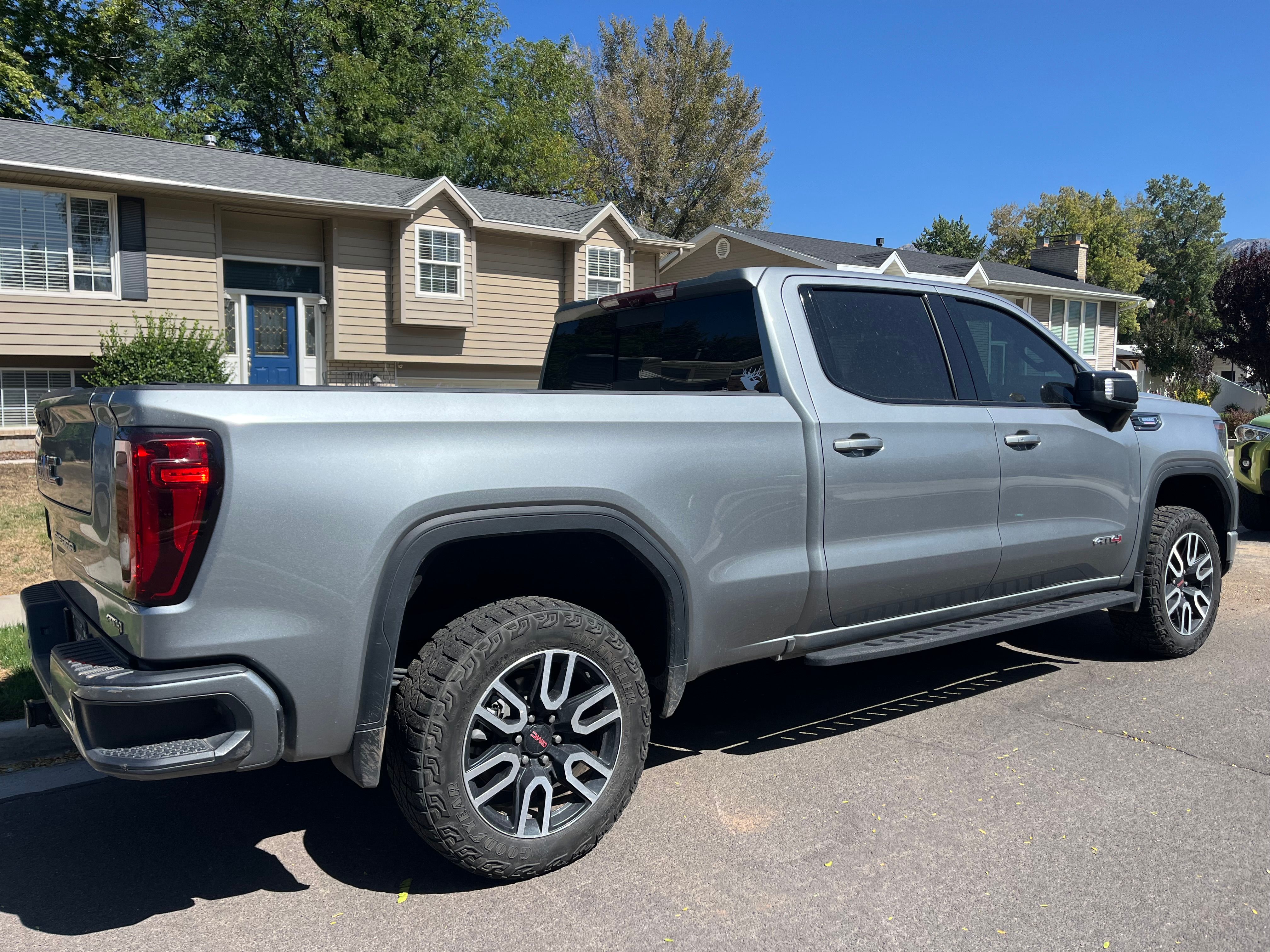 Used 2024 GMC Sierra 1500 AT4 w/ Technology Package AWD/4WD image 4