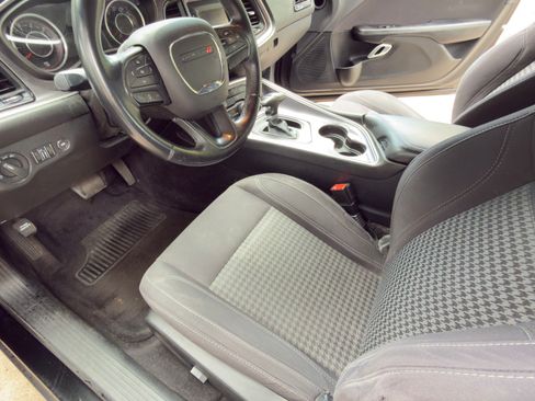 Used 2015 Dodge Challenger SXT RWD image 8