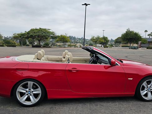 Used 2011 BMW 328i Convertible image 1