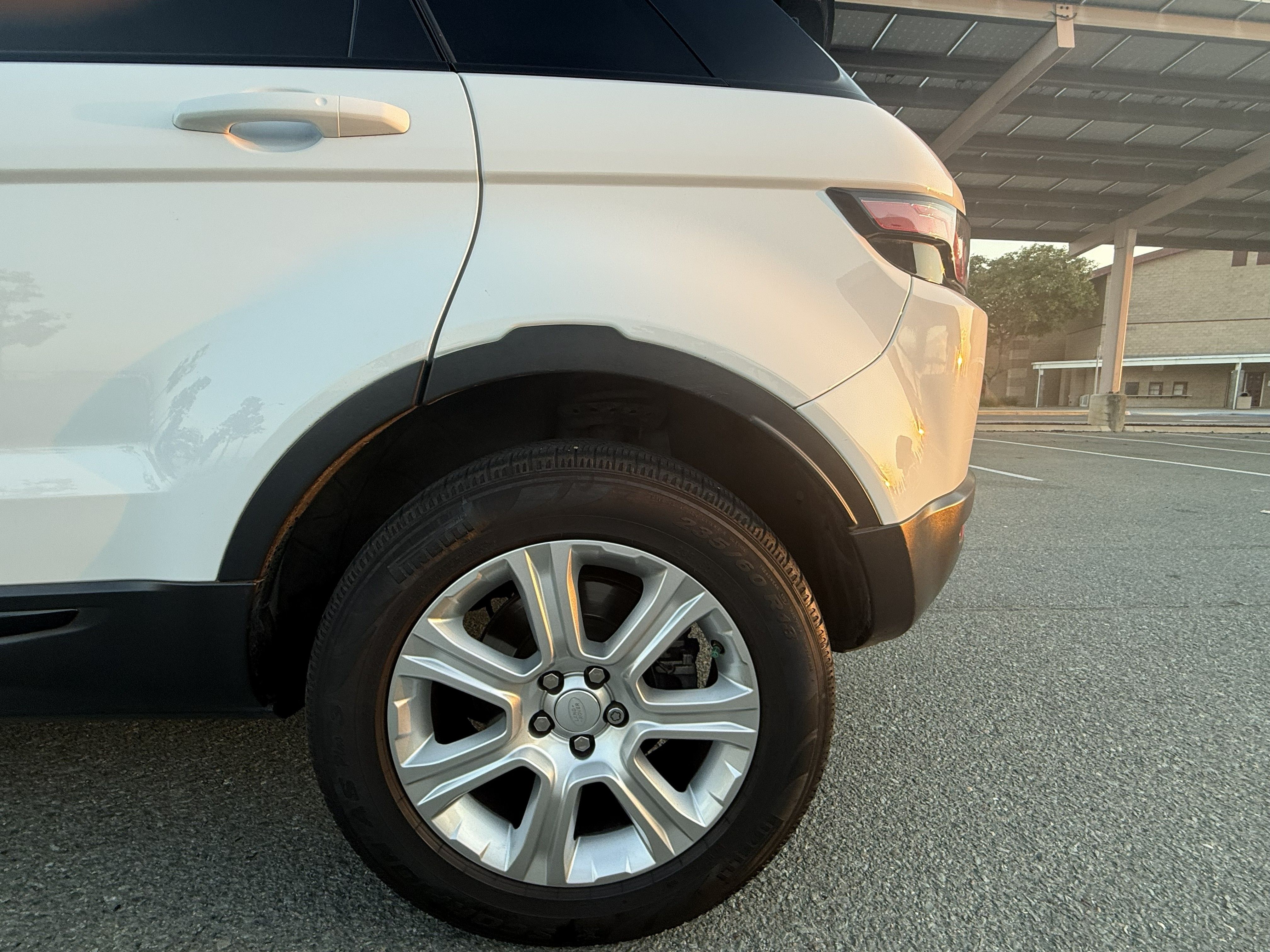 Used 2018 Land Rover Range Rover Evoque SE Premium AWD/4WD image 12