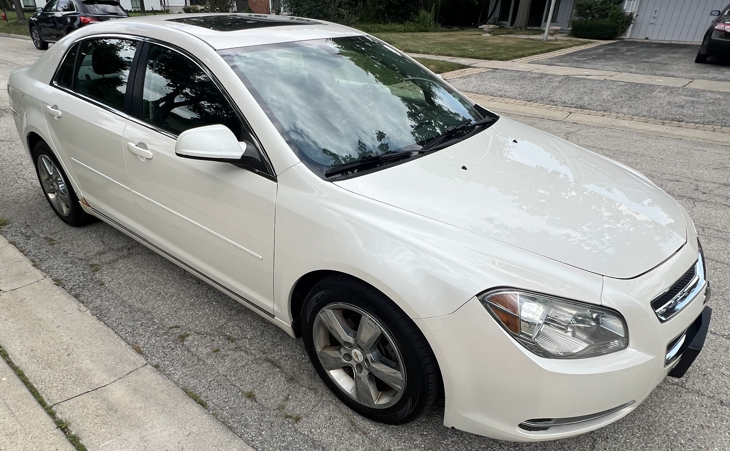 Used 2011 Chevrolet Malibu LT w/ White Diamond Premium Package FWD image 1