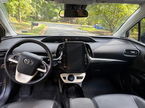 Used 2017 Toyota Prius Prime Premium FWD image 10