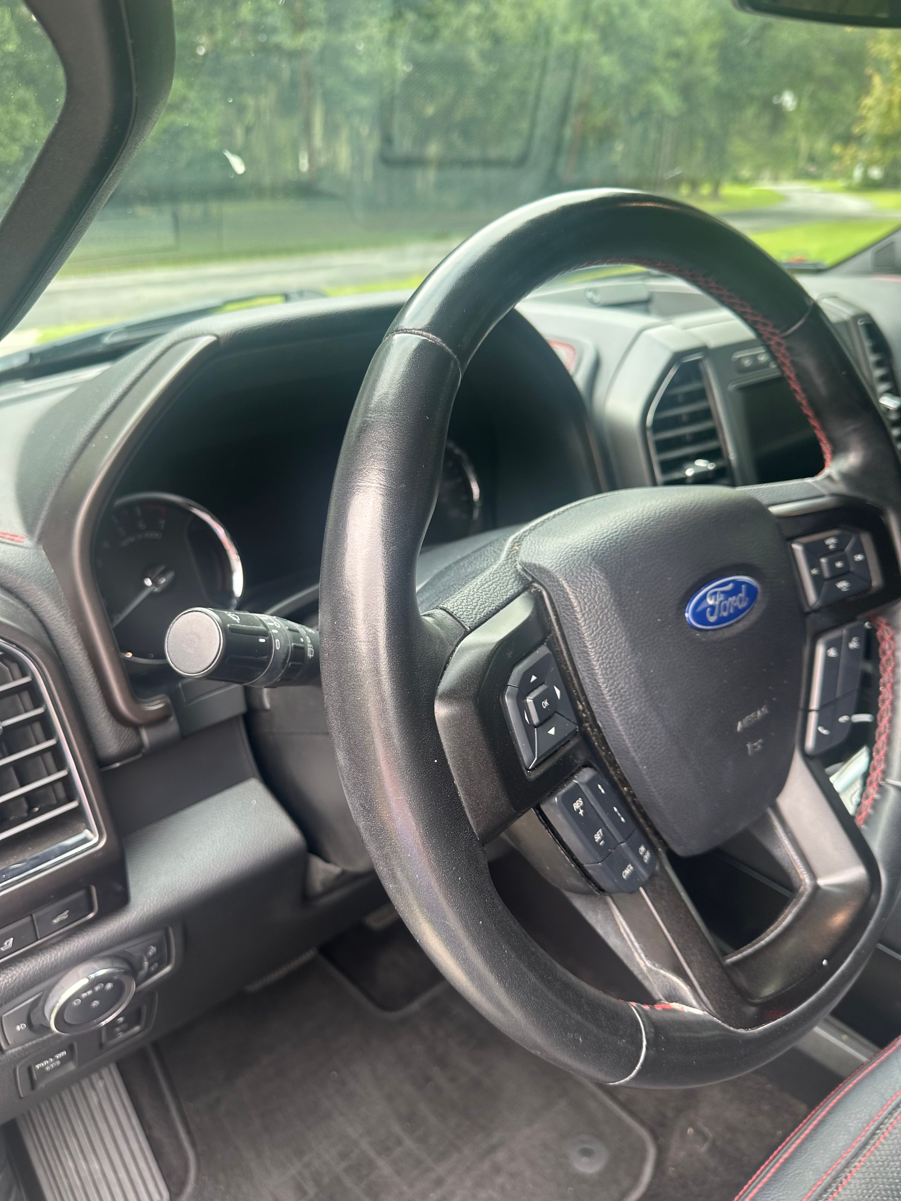 Used 2019 Ford Expedition Limited w/ Equipment Group 303A AWD/4WD image 22