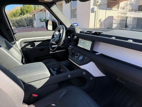 Used 2023 Land Rover Defender 110 S image 11