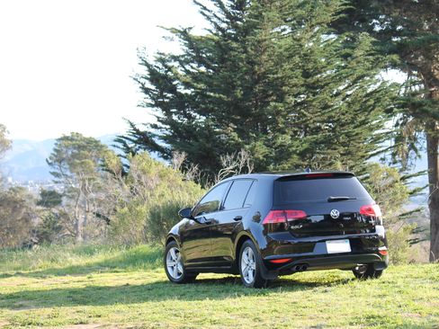 Used 2017 Volkswagen Golf Wolfsburg Edition image 15