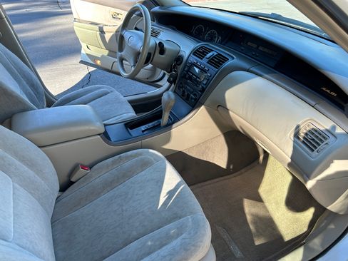 Used 2001 Toyota Avalon XL image 10