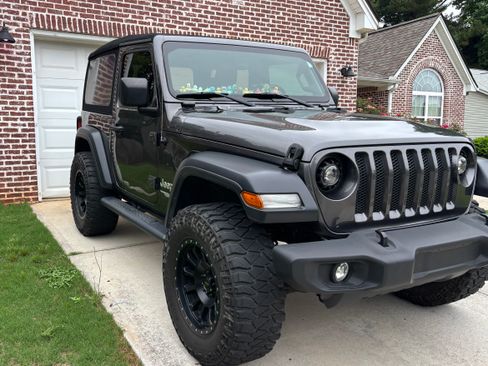 Used 2018 Jeep Wrangler Sport AWD/4WD image 4