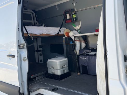 Used 2017 Mercedes-Benz Sprinter 2500 image 4