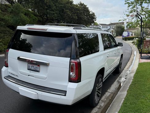 Used 2019 GMC Yukon XL Denali w/ Denali Ultimate Package AWD/4WD image 2