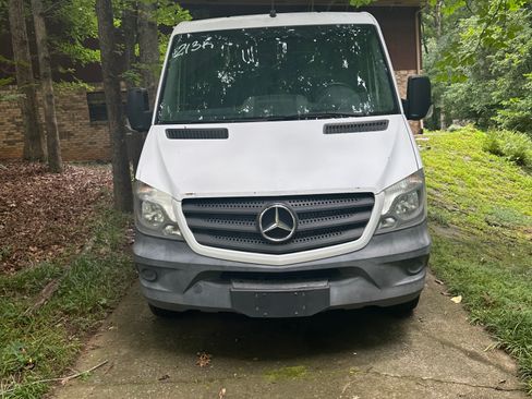 Used 2016 Mercedes-Benz Sprinter 2500 image 2
